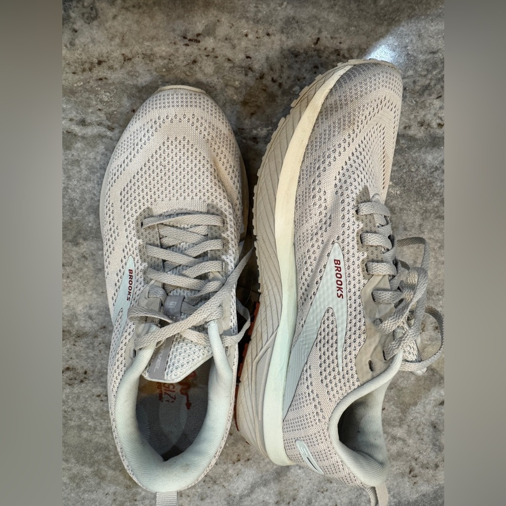 Brooks Women's 8.5 Revel 6 Sneakers Gray